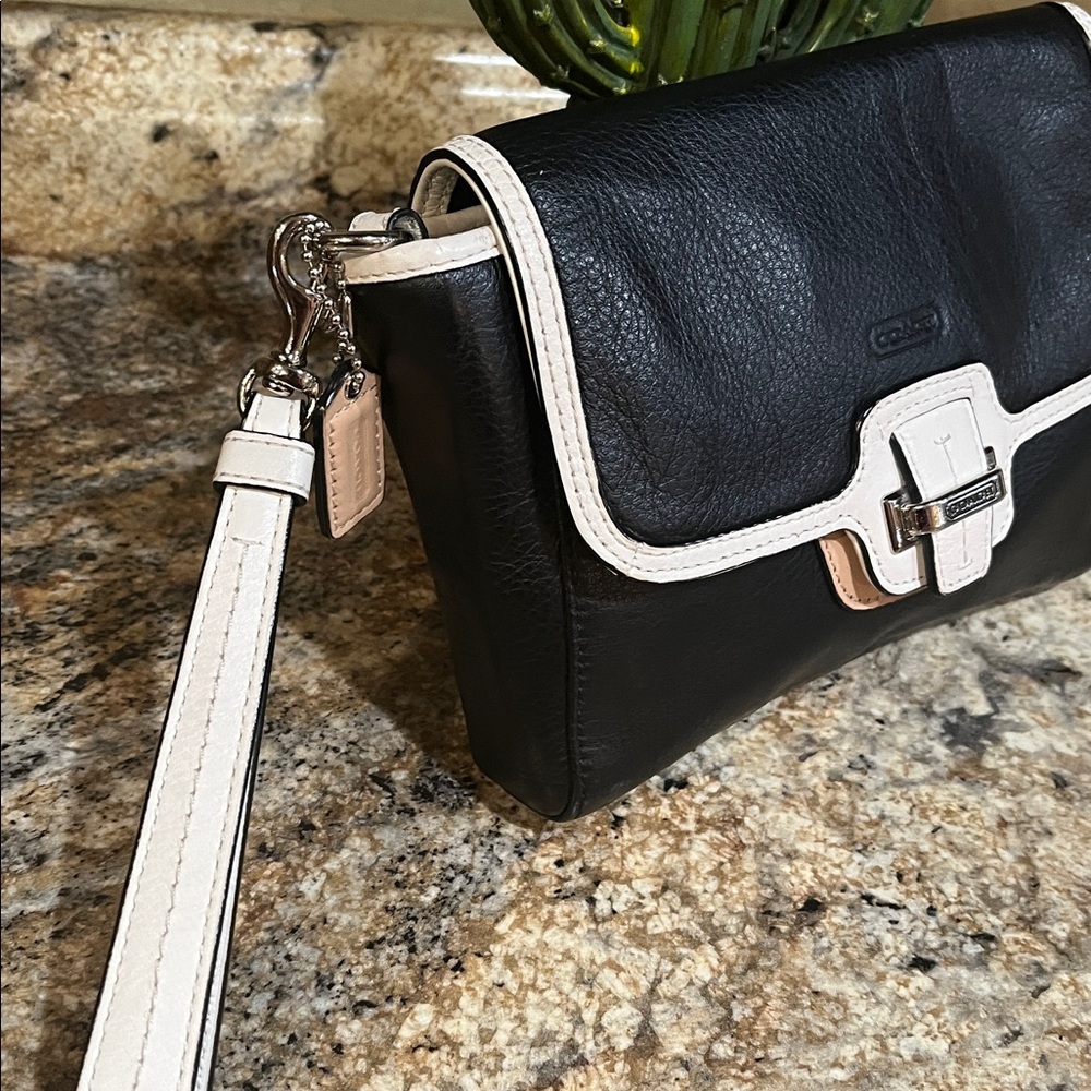 Coach EUC  Black Leather Wristlet with White Trim and Tan Accent - Picture 3 of 7